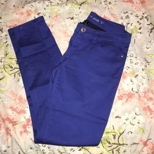 Low-rise blue skinny pants